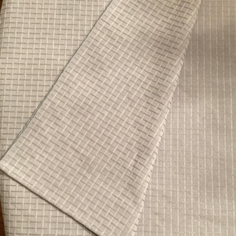Light green oblong table cloth